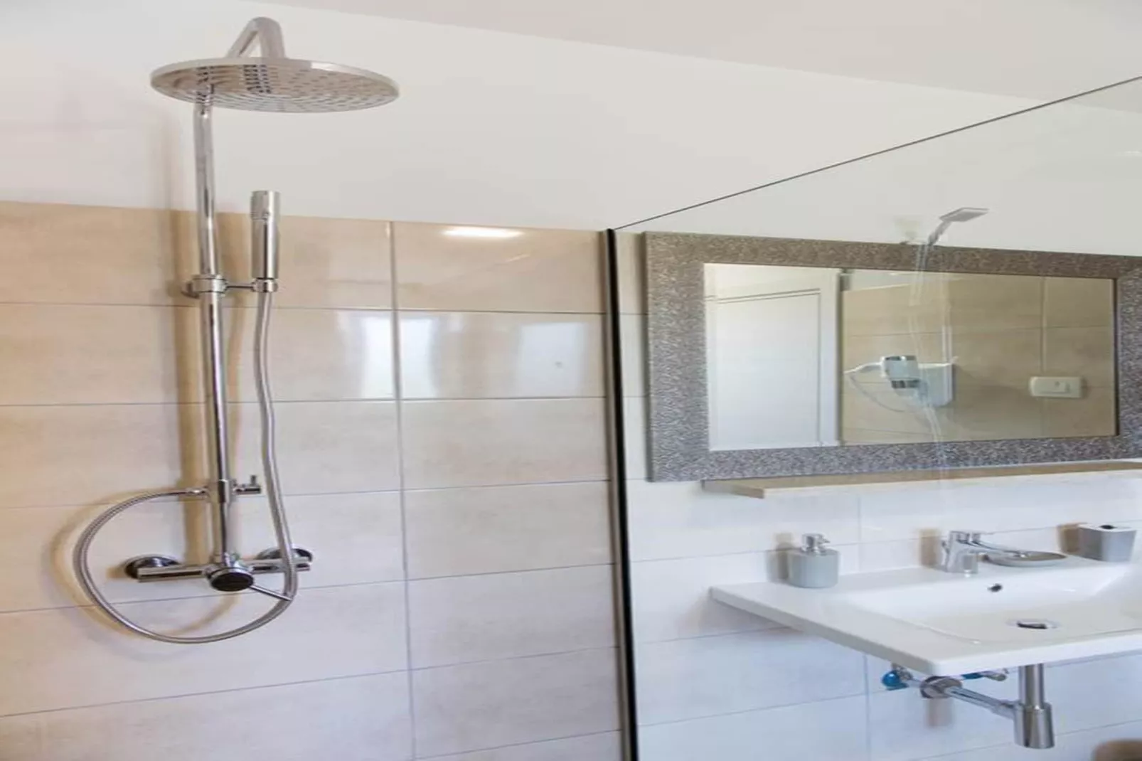 Villa with Pool and Sea View in Fazana - Horizont-Bathroom