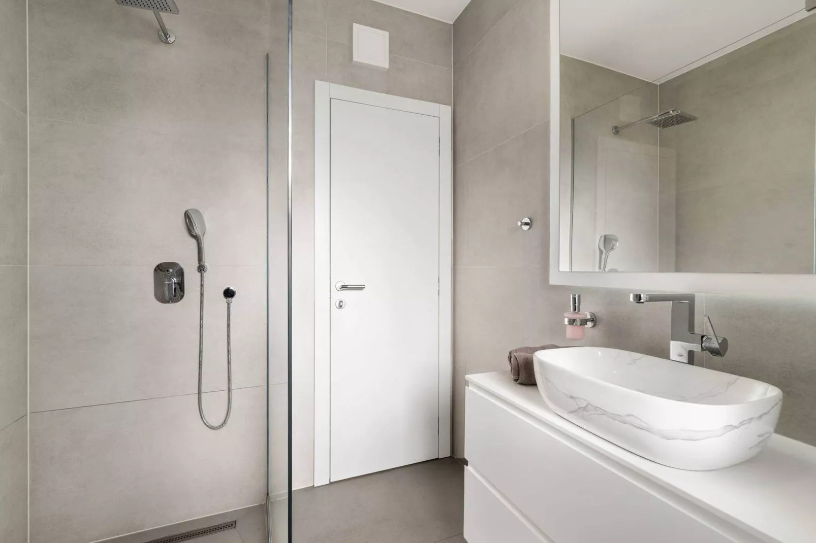 Apartments Velic - Three bedroom apartment C-Badezimmer