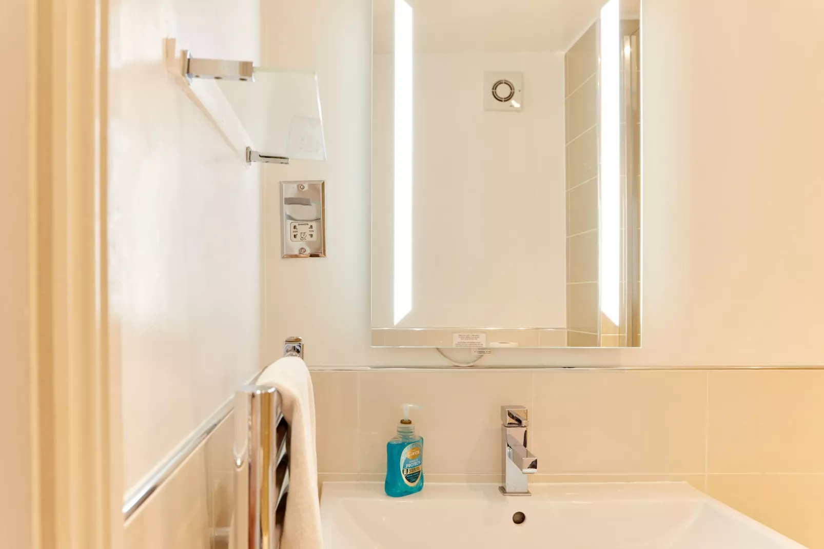 Sunshine Cottage-Bathroom