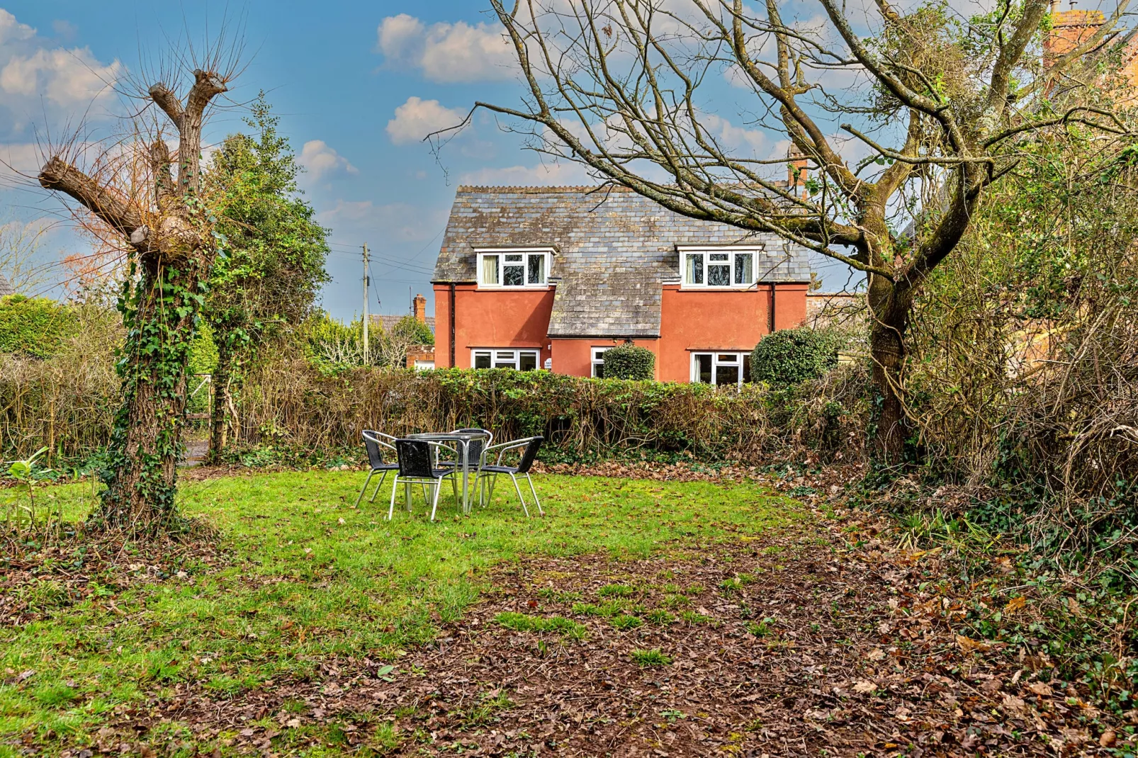 Glebe Cottage-Outdoor