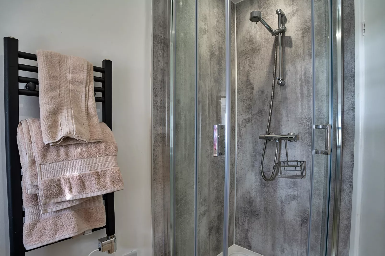 Lesceave Cottage-Bathroom