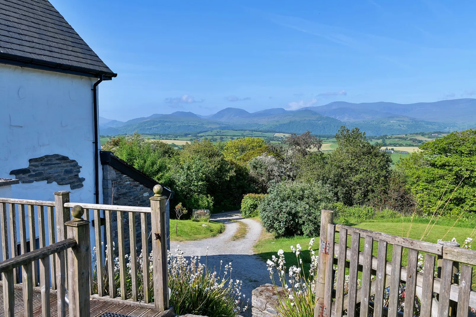 Red Kites Retreat-Areas summer 1km