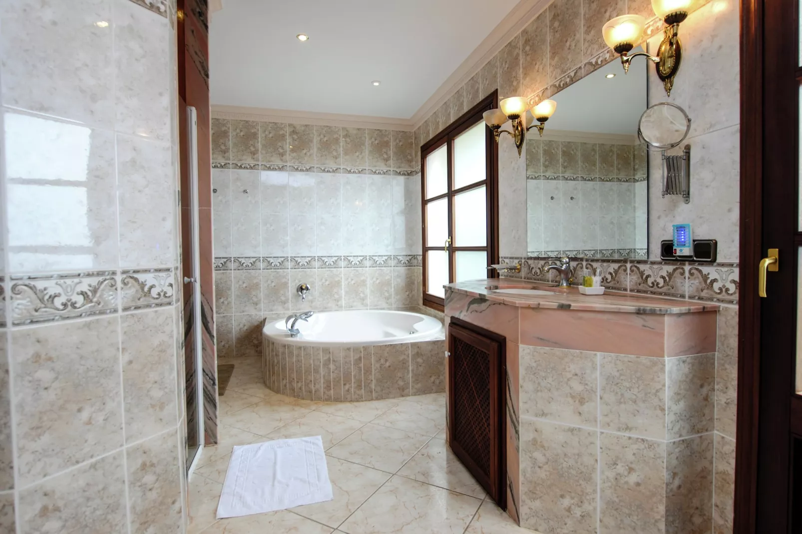 Wundeschönes & Nachhaltiges Casa Cap Vermell-Badezimmer