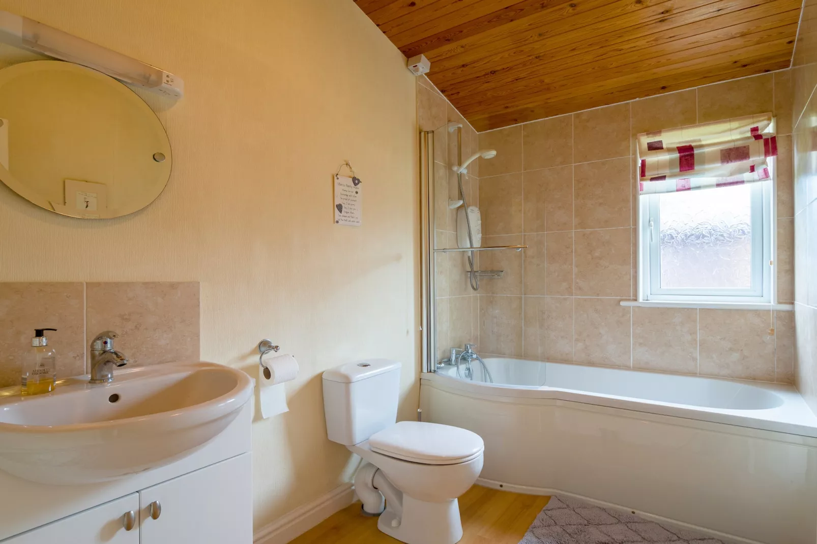 Whitsand Bay Lodge-Bathroom