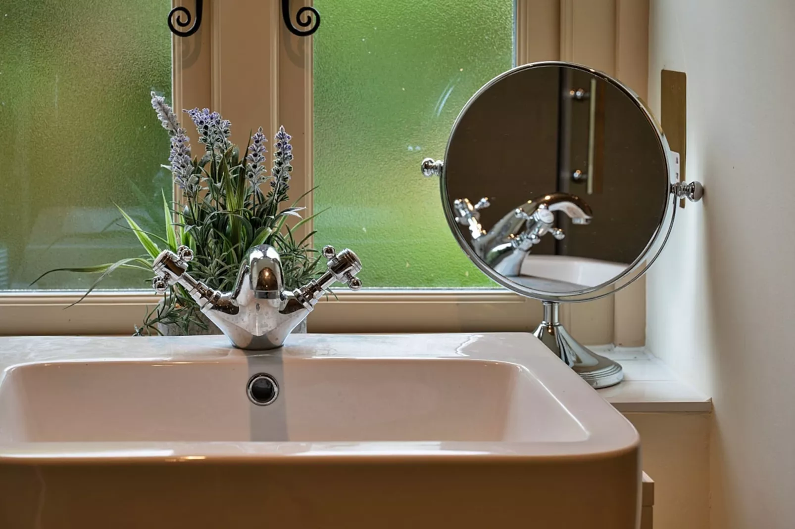 The Thatch at Winterborne Houghton-Bathroom