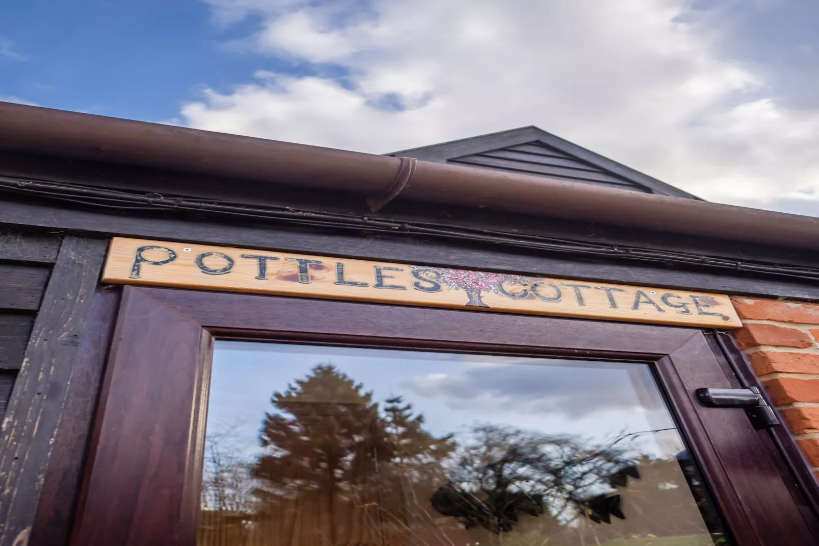 Pottles Cottage-Outdoor
