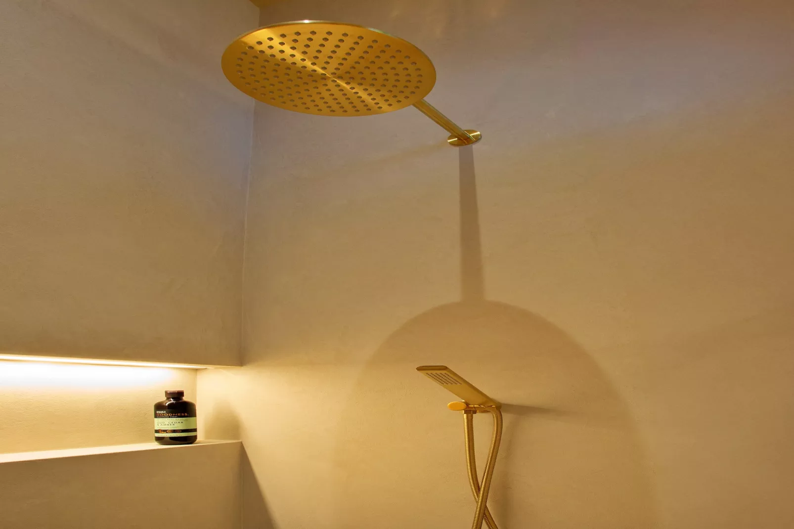 Wesleyan House-Bathroom