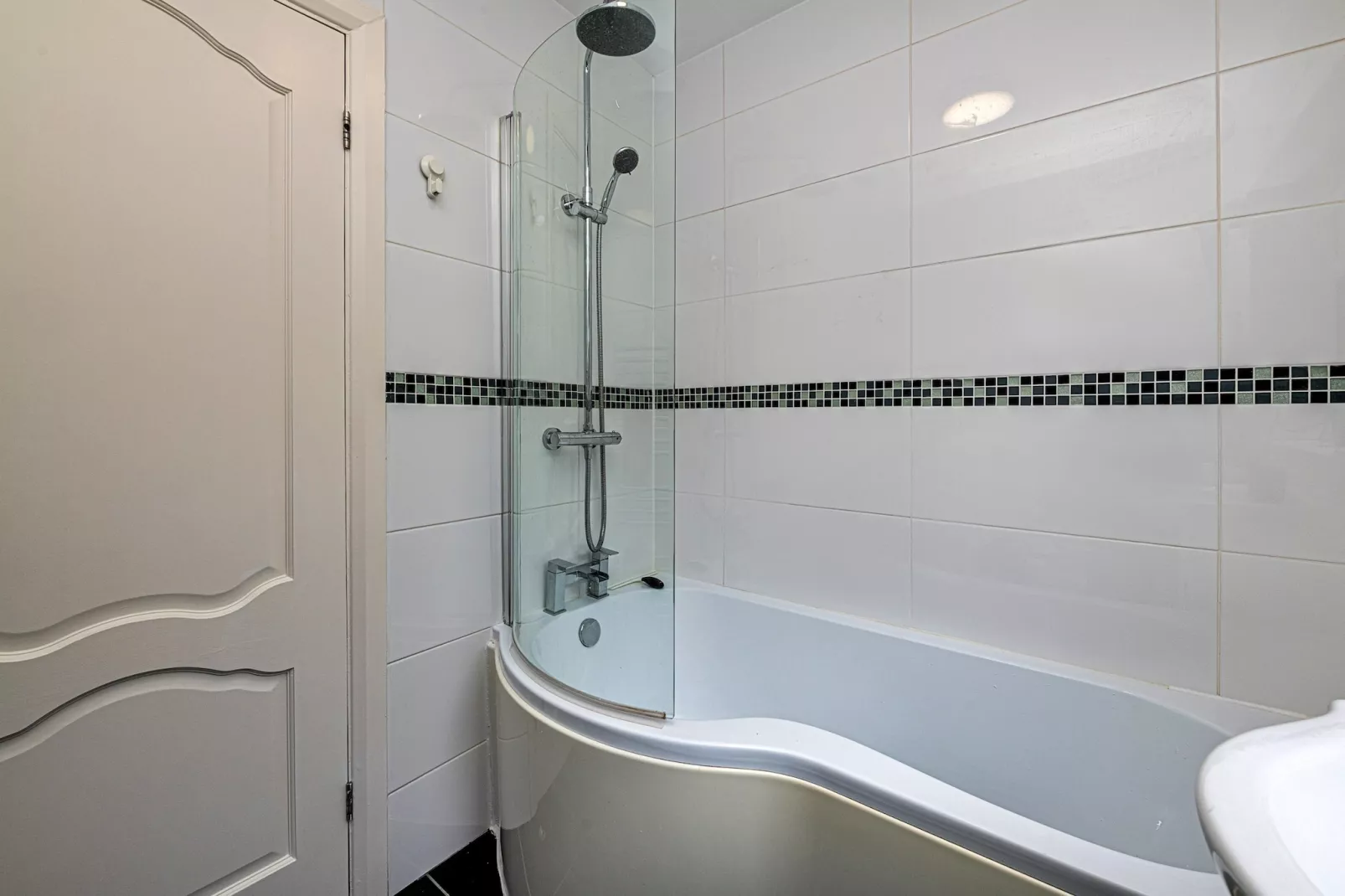 Cesail Y Mynydd-Bathroom