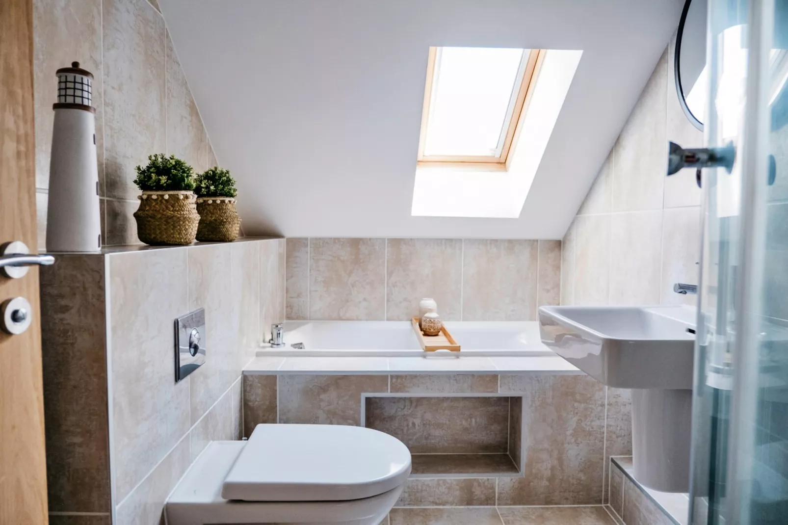 Tolcarne Stay - Luxury Newquay Apartment-Bathroom
