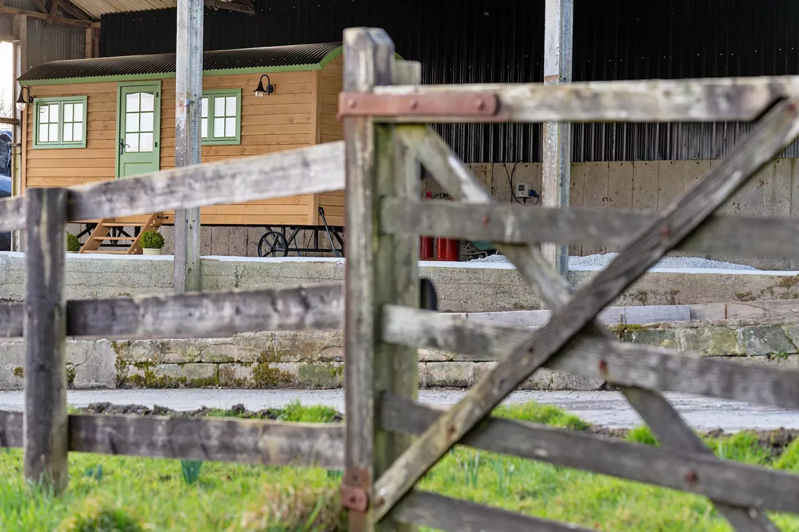 The Shepherd's Hut at Northcombe Farm-Outdoor
