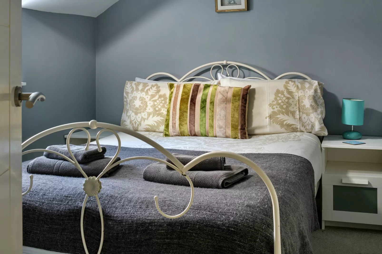 Bodlawen Holiday House - Edge of Snowdonia-Bedroom