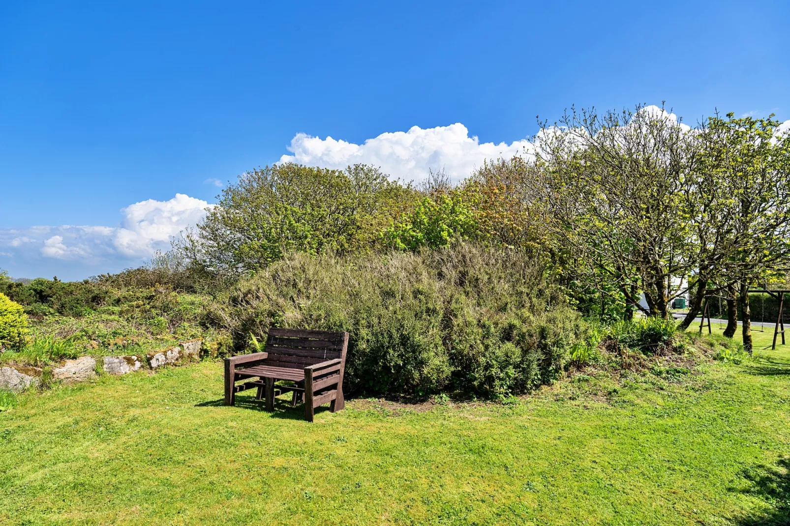 Trethew Cottage-Gardens summer