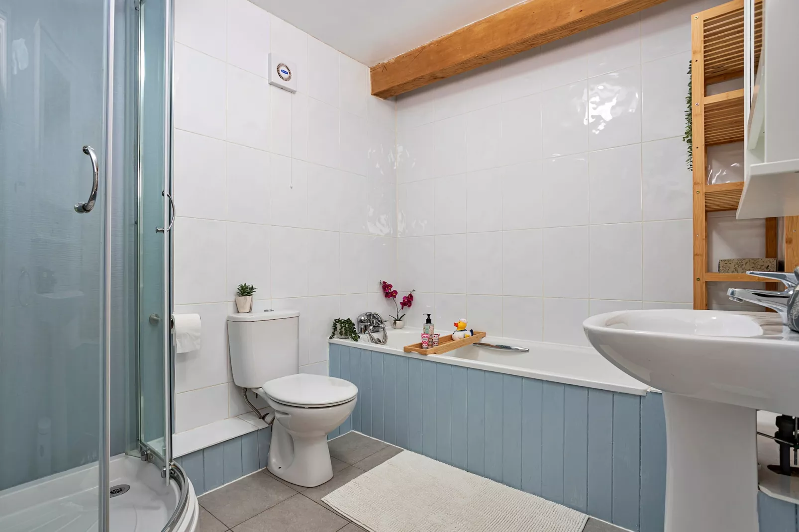 Quarry Lodge-Bathroom