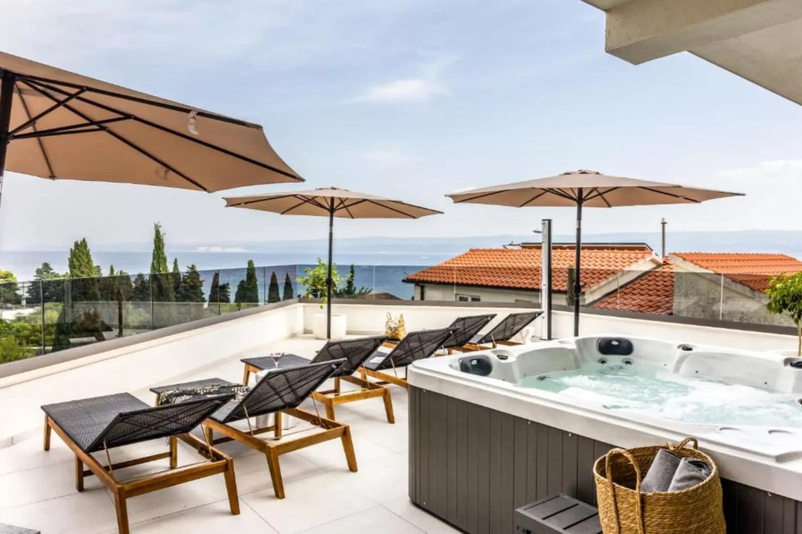 Three-Bedroom Penthouse Apartment-Terrace