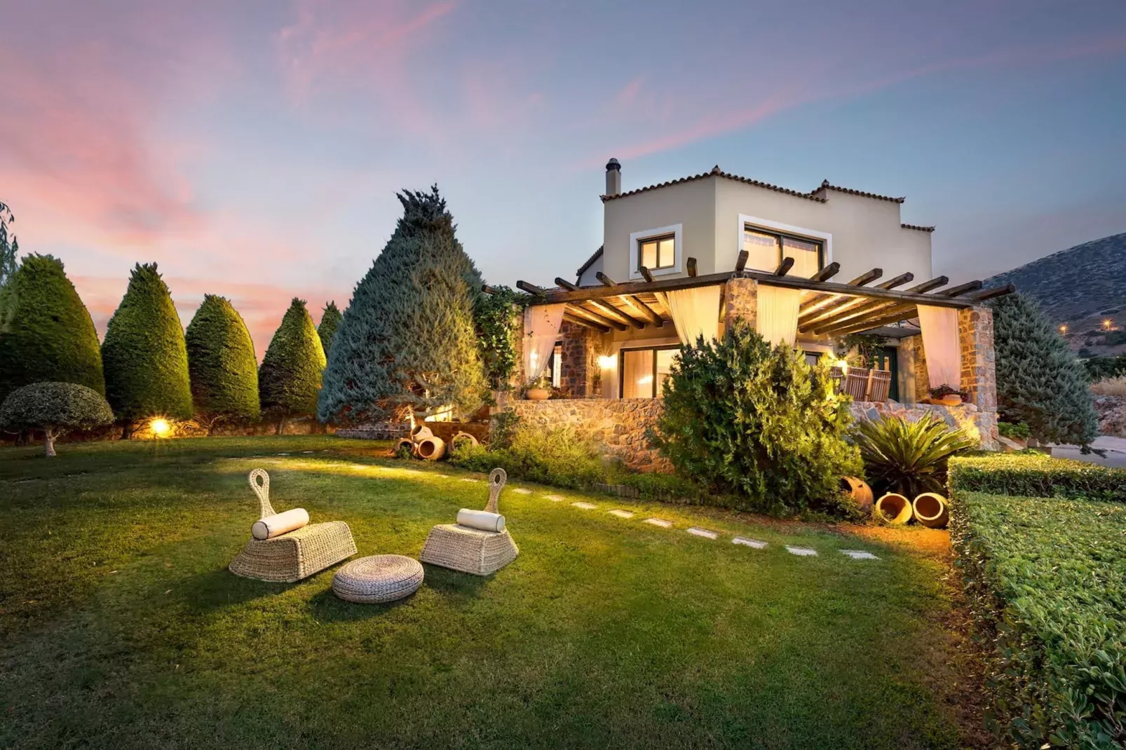 Golden Crest Villa-Gardens summer