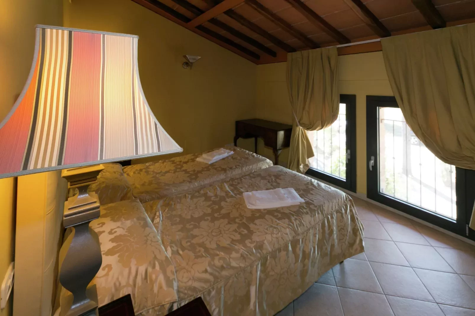 Laurento-Bedroom