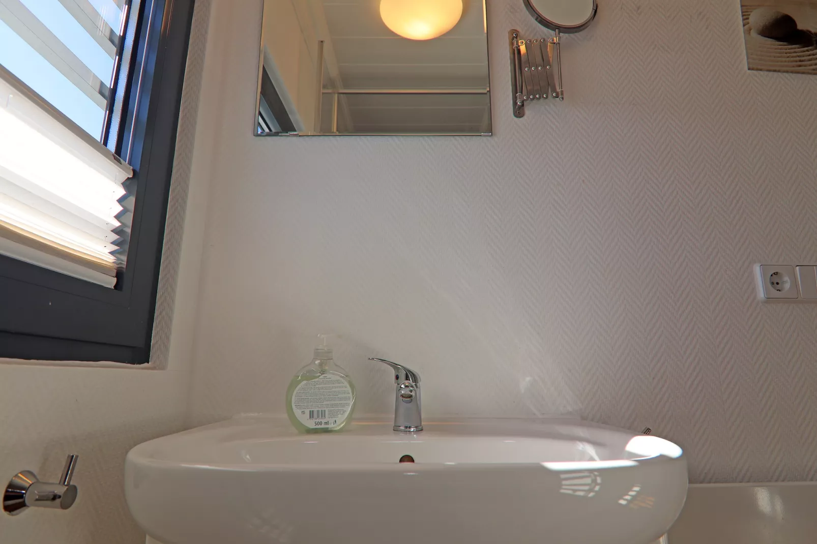 Hausboot Family & Friends LP2 / 1-2 Personen-Bathroom