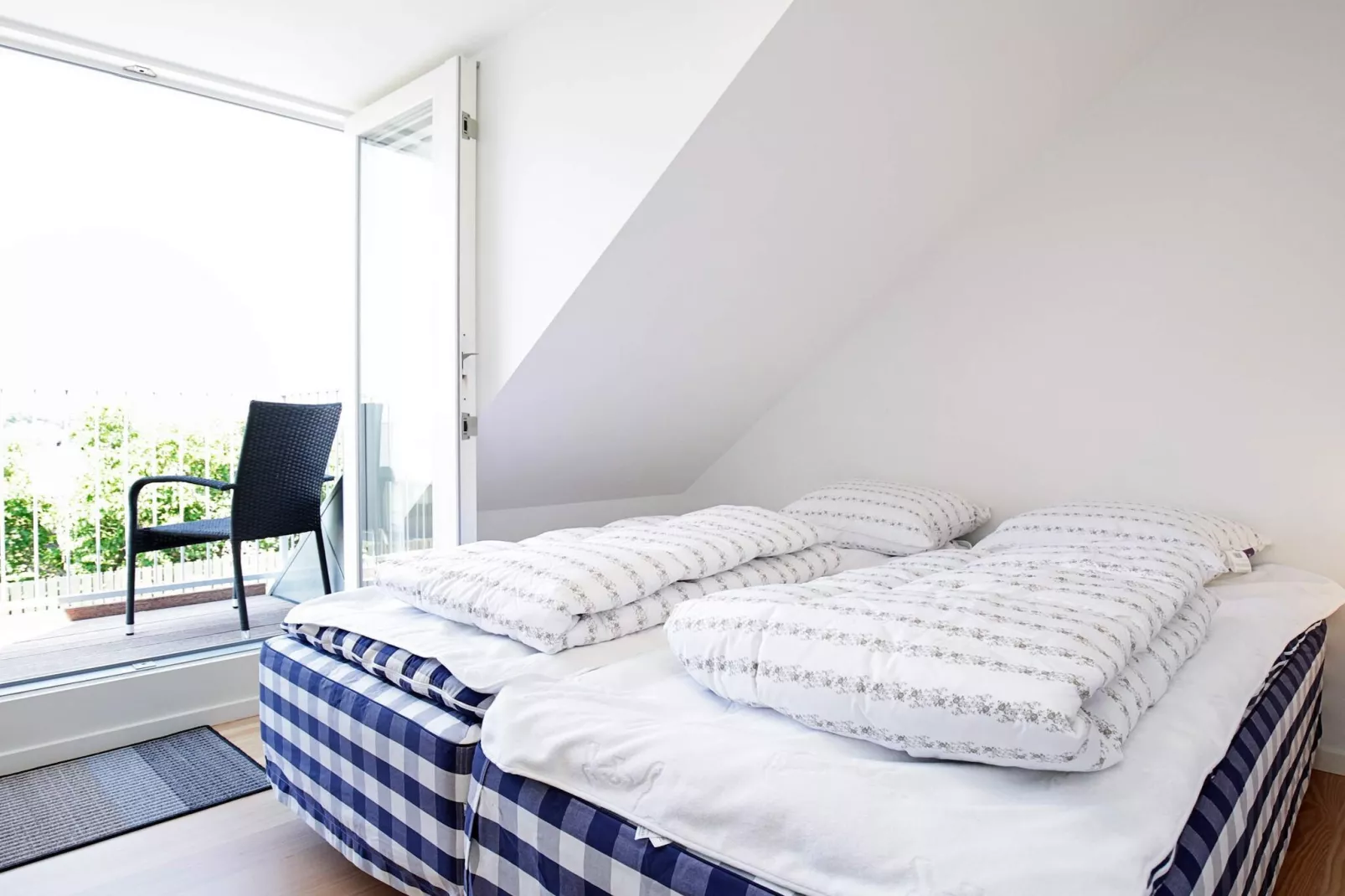 3 rooms app.,2stories,bay view,PLUS-Indoor