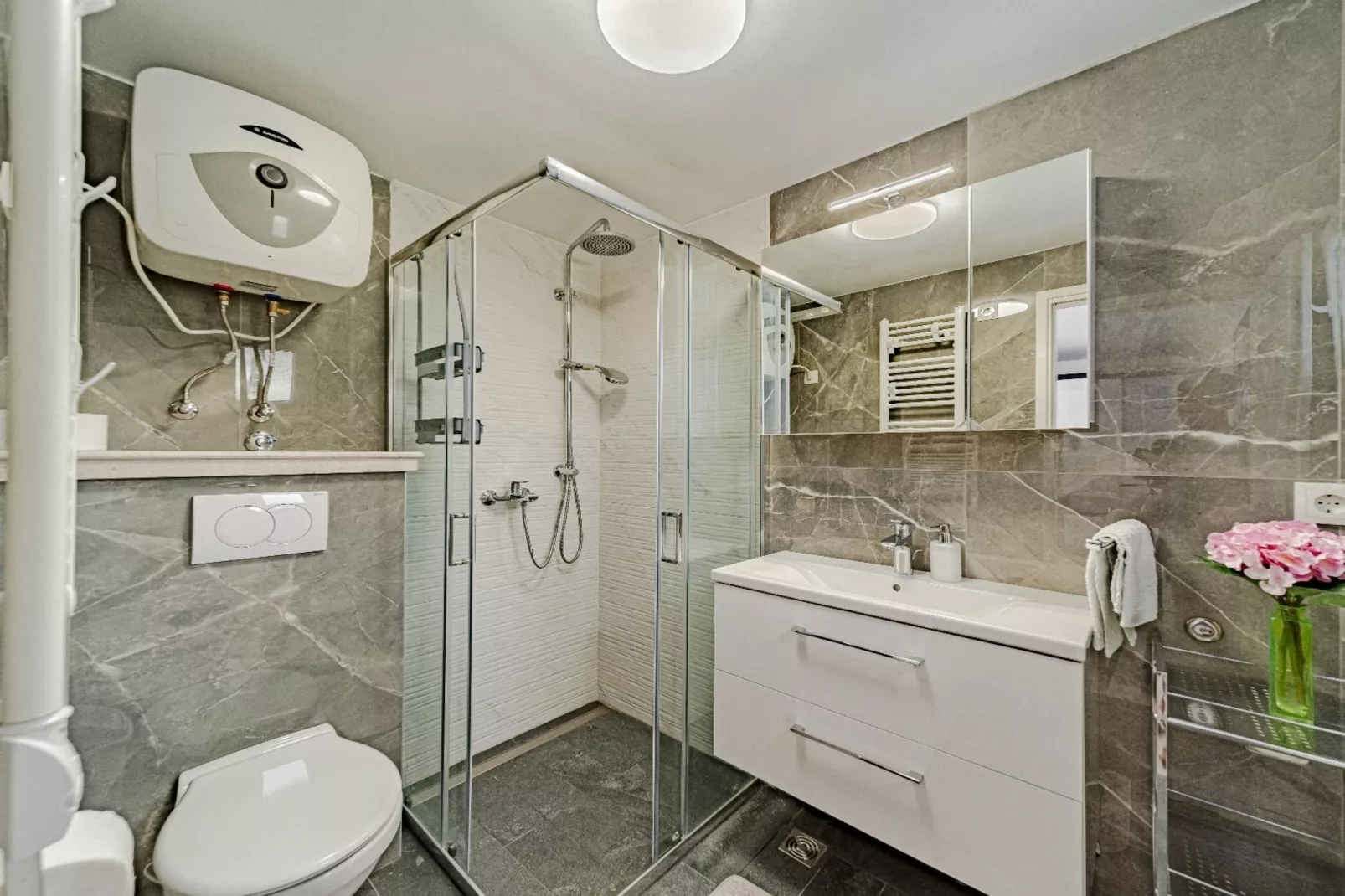 Stone House Blaca - Two Bedroom Stone House with Terrace and Sea View-Bathroom