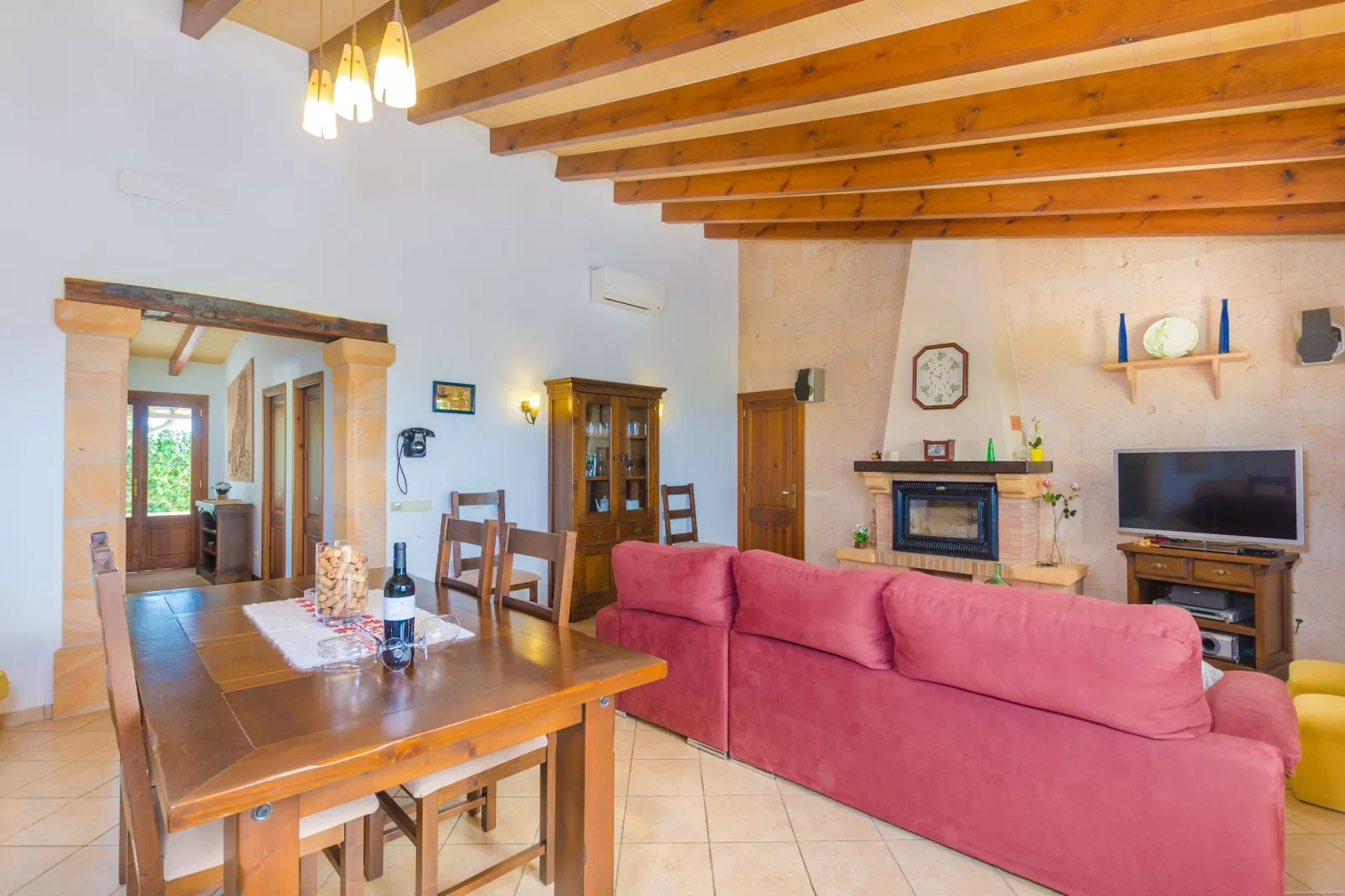 Son Frau-Living room