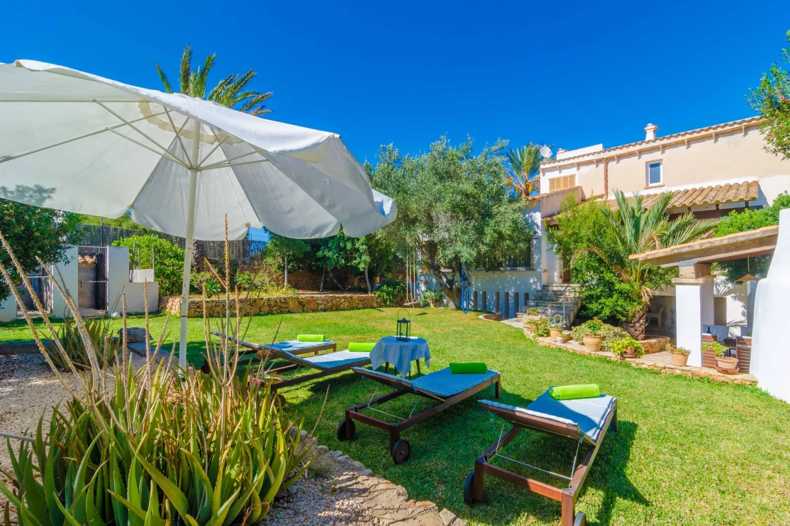 Can Boira-Gardens summer