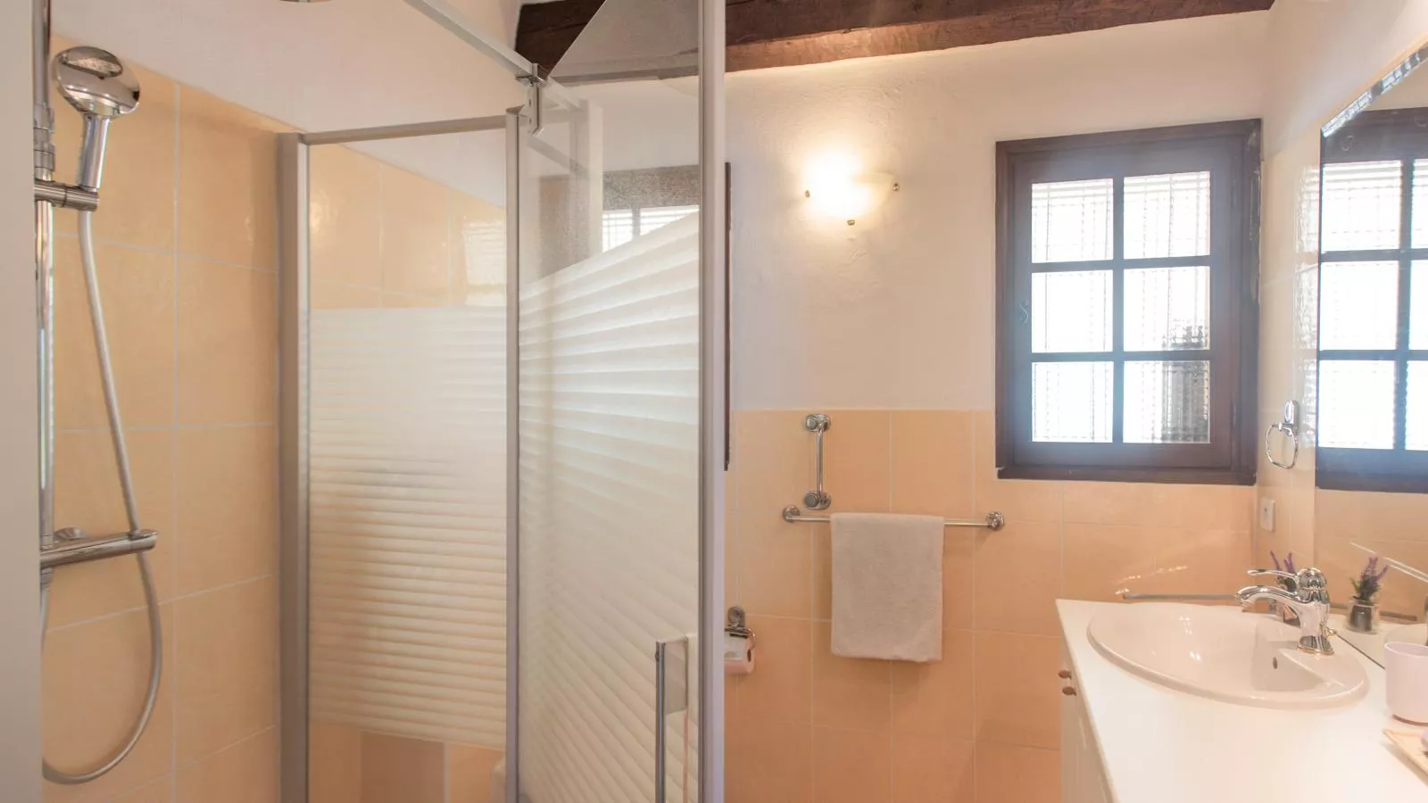 Entre les vignes-Bathroom