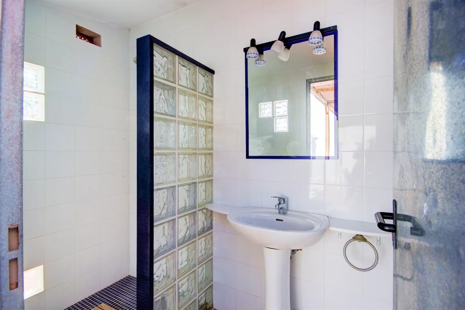 VILLA REQUESENS 139 B Empuriabrava-Bathroom