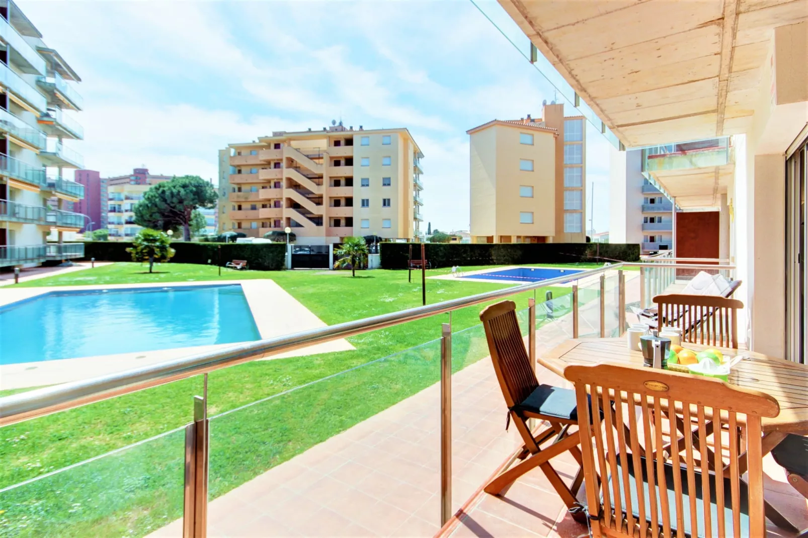MARINES MESTRAL Bjs 8 Roses-Aussicht Sommer