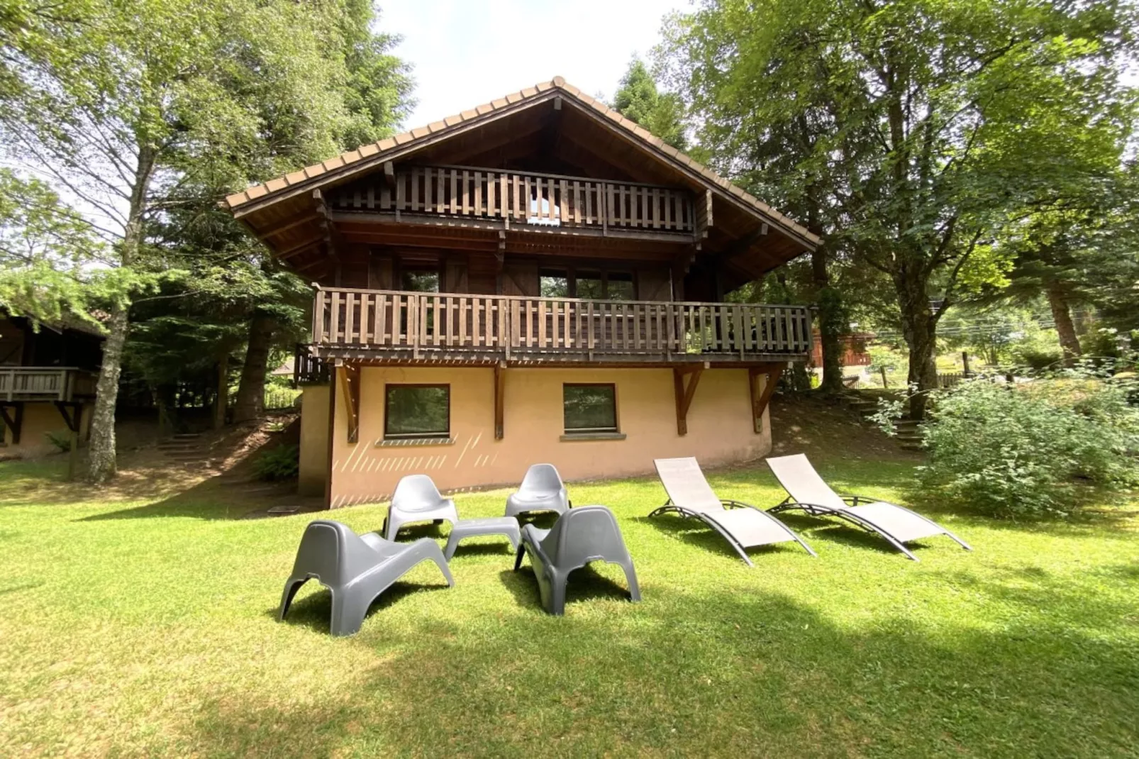LE GRIZZLY Chalet en bois au calme-Außenbereich