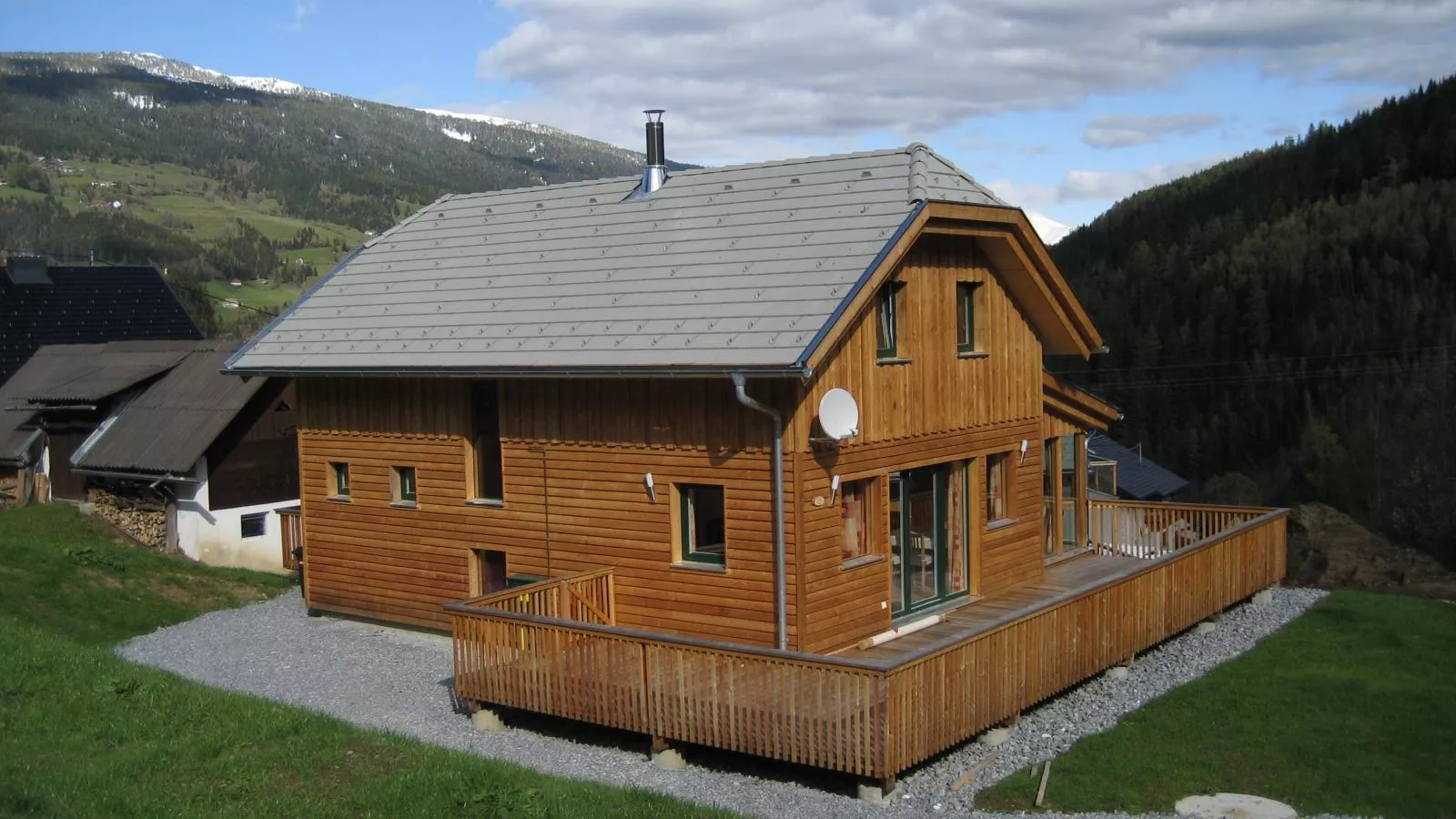 Sjenharieja-Exterior summer