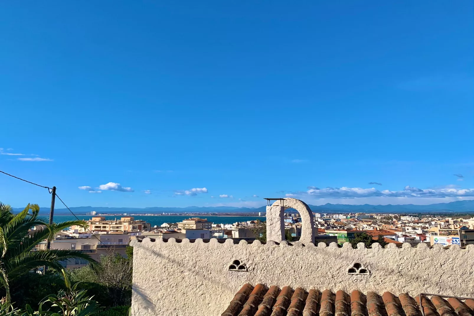 VILLA PARMENIDES Roses-Zones d'été à 1 km