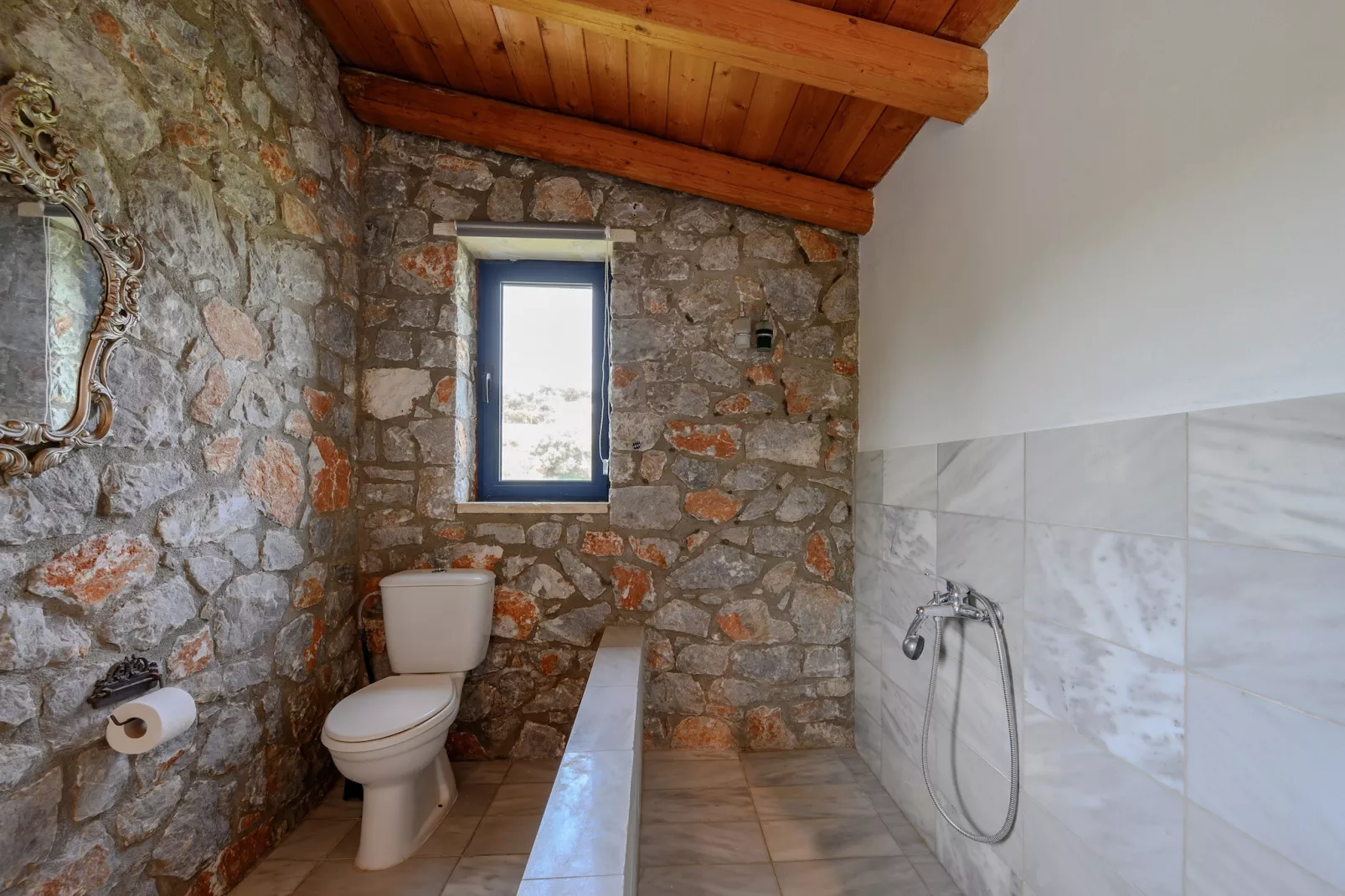 Rozare-Bathroom