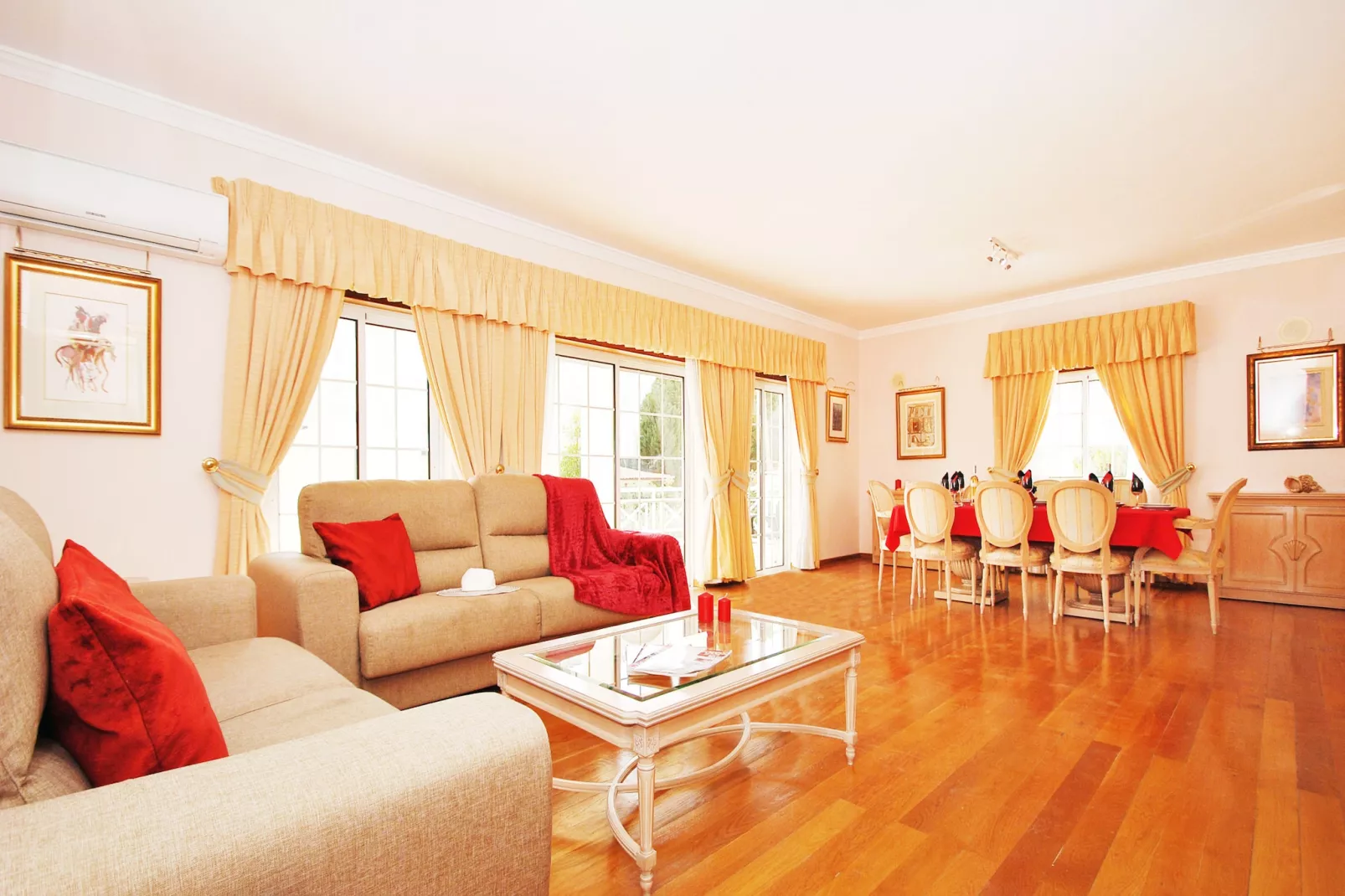 Villa Nespereira-Dining room