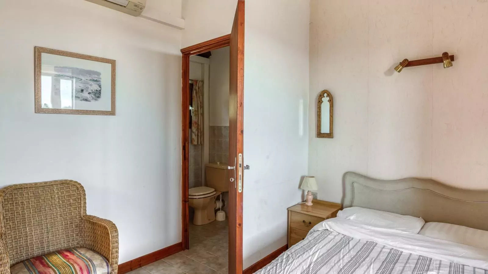 Sourire du Soleil-Bedroom