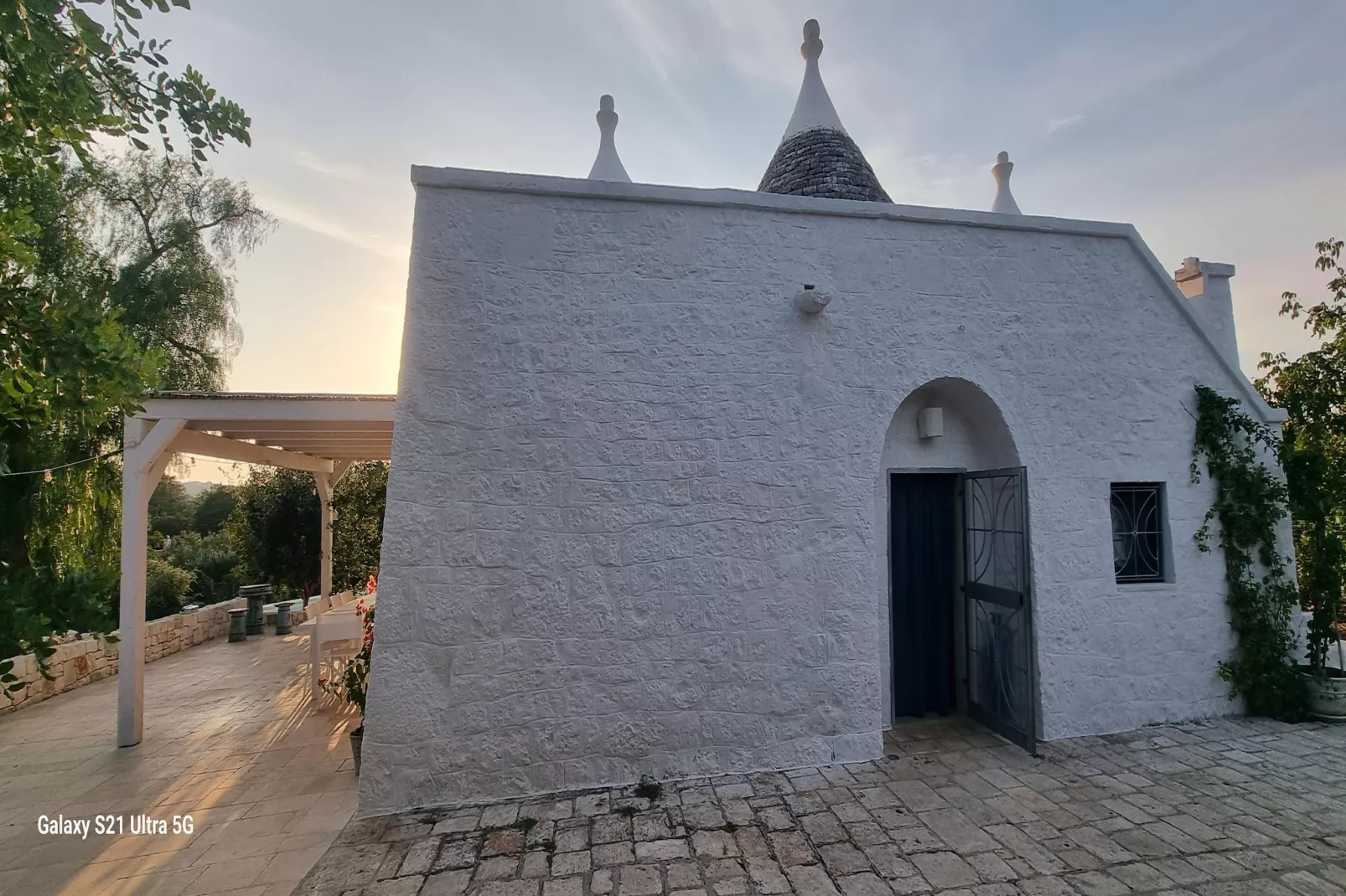Trullo Milena Fasano-Außenbereich Sommer