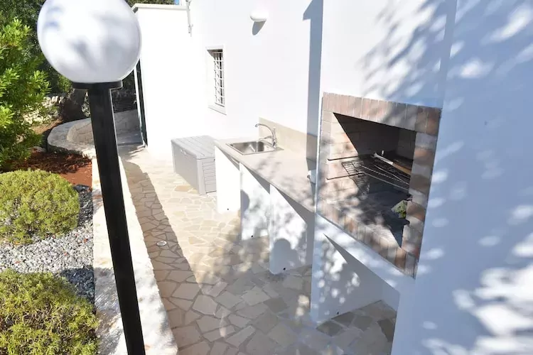 Villa Trulli dell'amore mit beheiztem Pool in Ostuni-Gardens summer