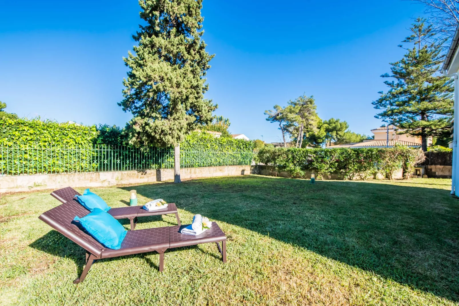 Casa Pinar-Gardens summer