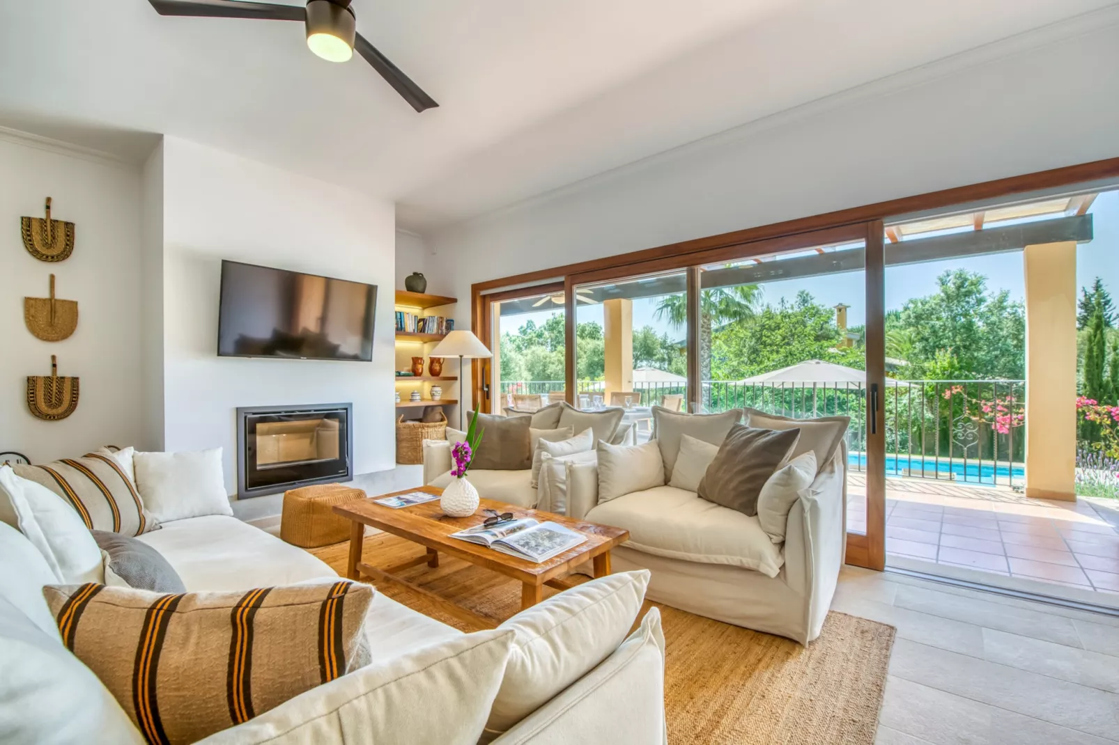 Villa Flores-Living room