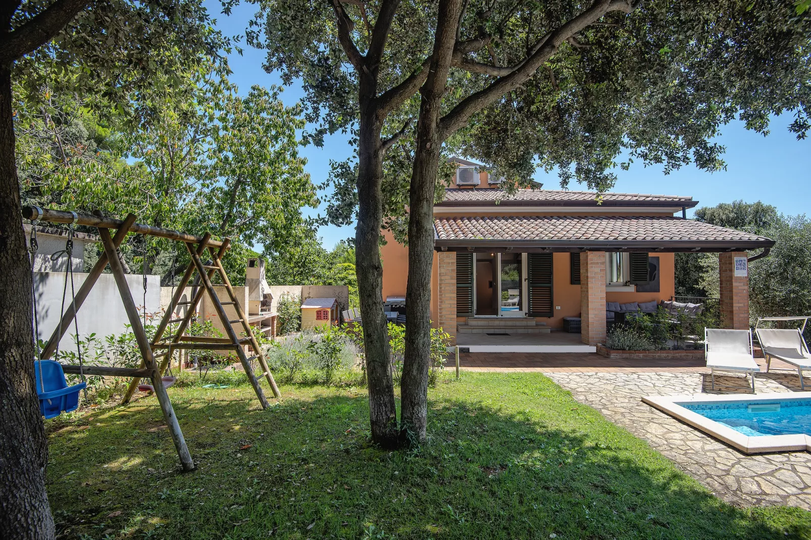 Villa Medulin-Gardens summer