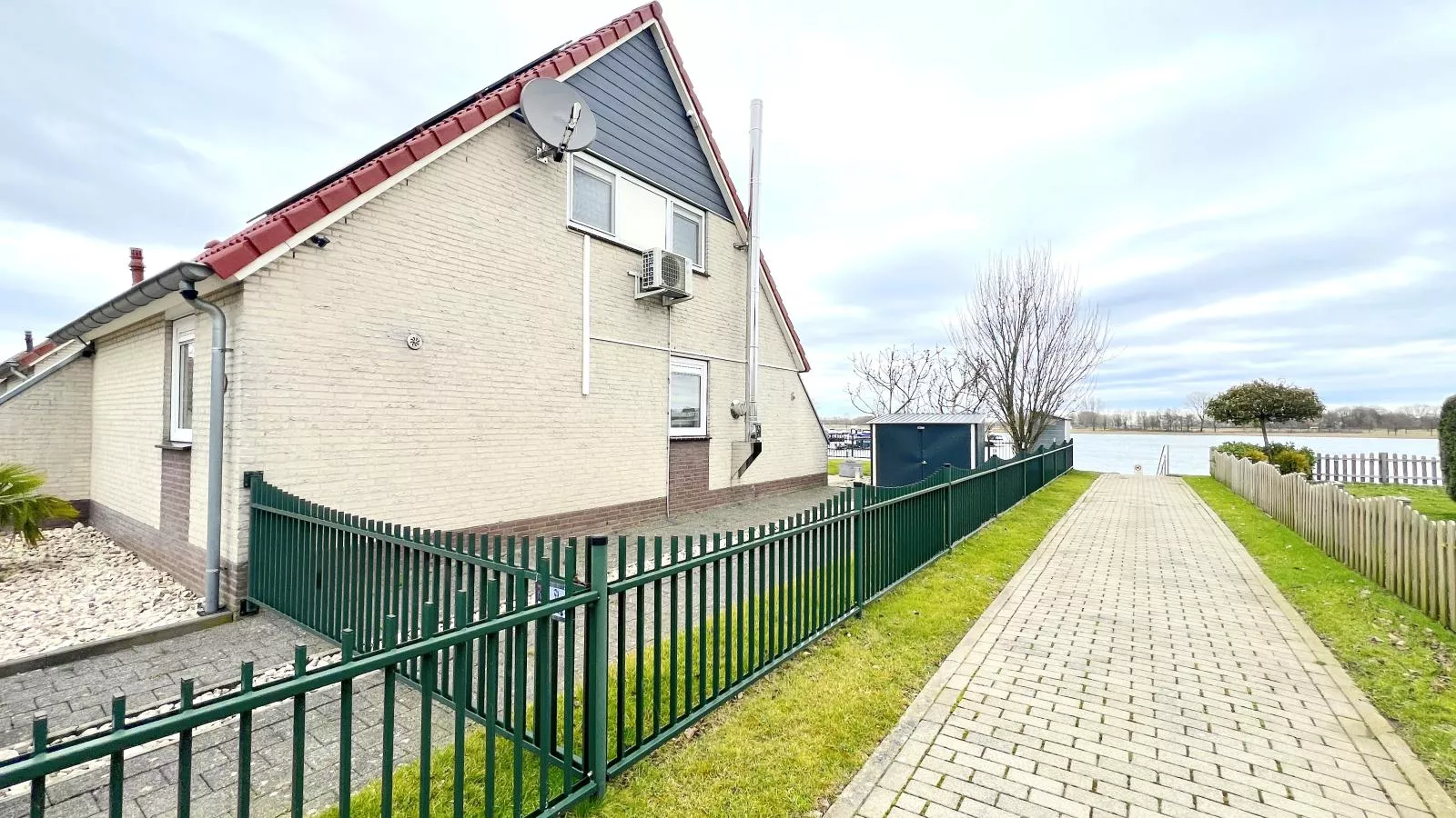 Maaszicht-Exterior summer