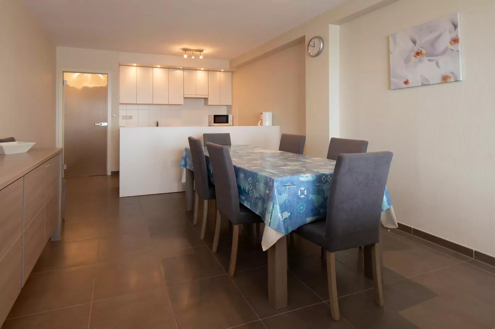 ZANDBK1 0501/ 5B-Dining room
