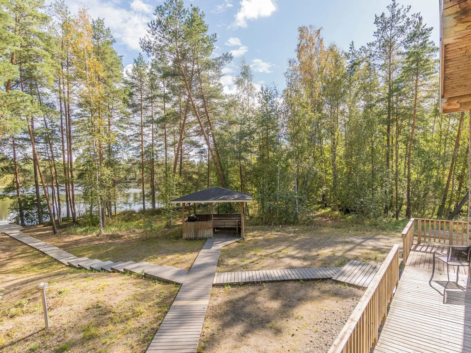 Valkealammi-Outside