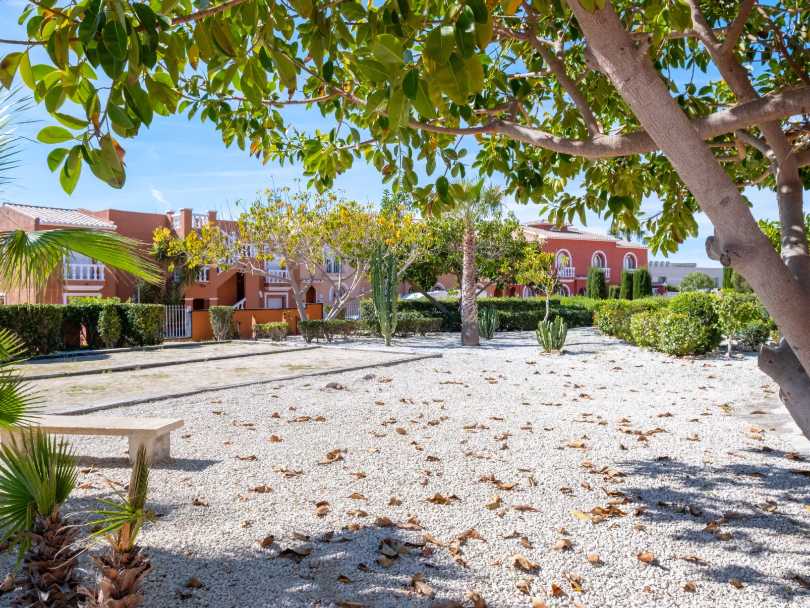 Pueblo de la Paz-Outside