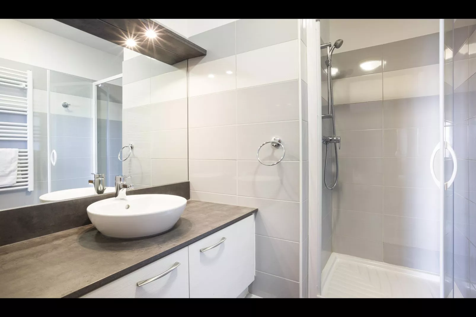 3 Pièces 6 Pers Confort_8PM-Badezimmer
