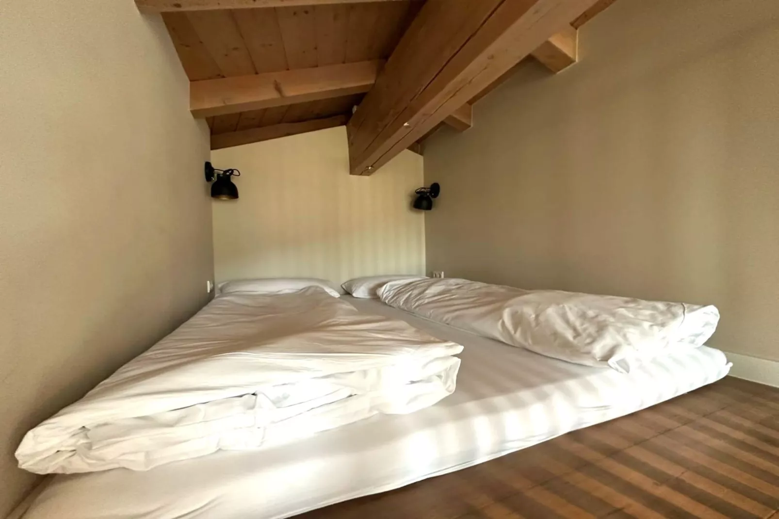 Mountain Retreat B-Bedroom