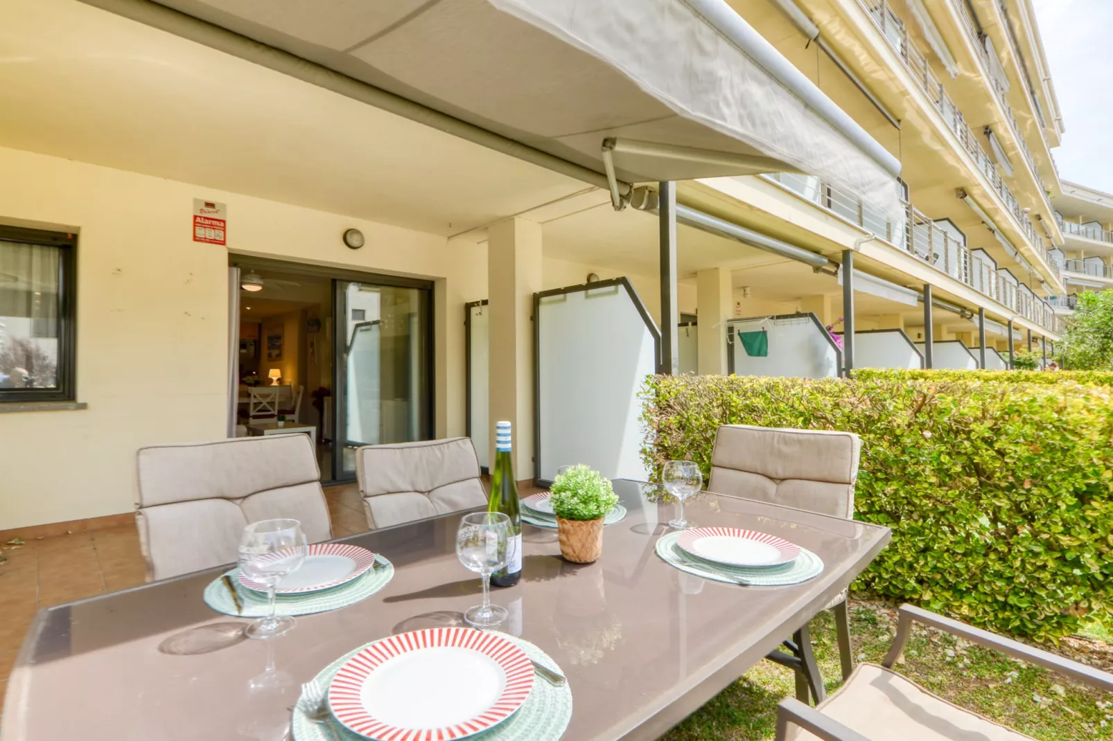 MILENI 2 4 Bjs 2 Roses-Terrassenbalkon