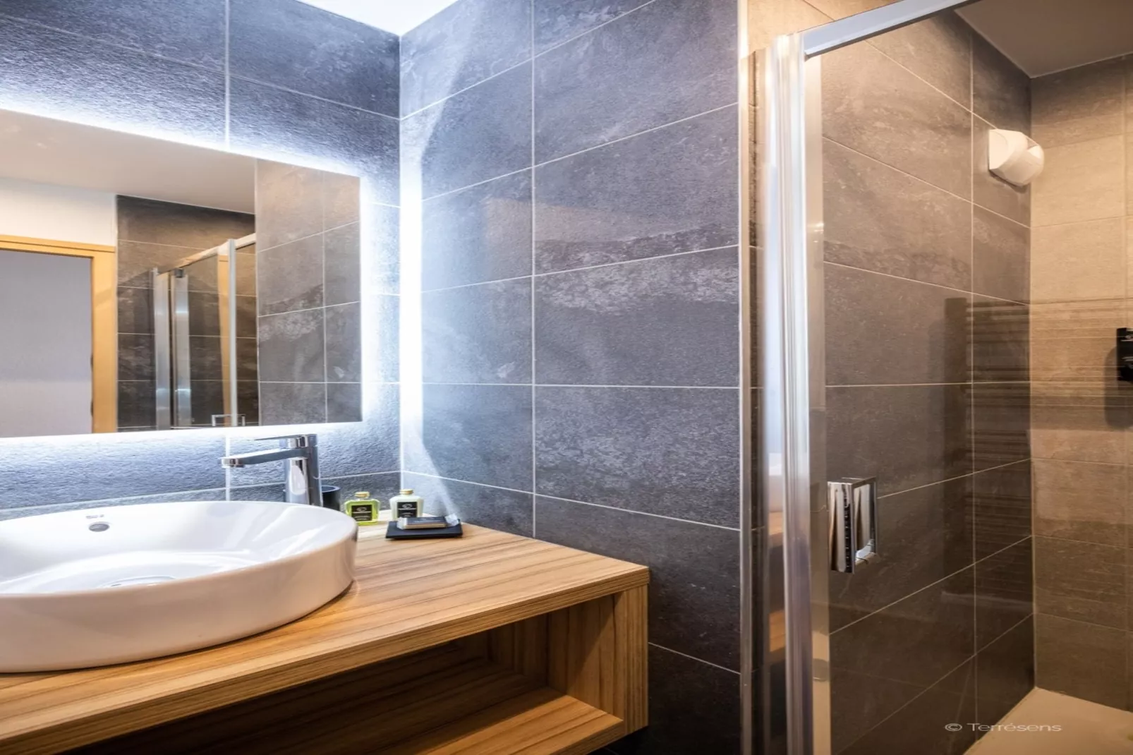 PLAGNE MONTALBERT Le Snoroc- A48S-Bathroom