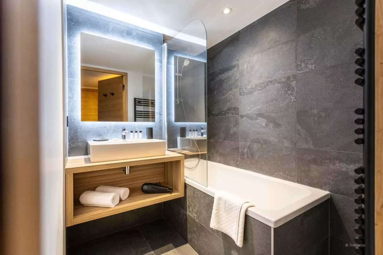 CHAPELLE DABONDANCE Le Flocon Blanc A36S-Salle de bain