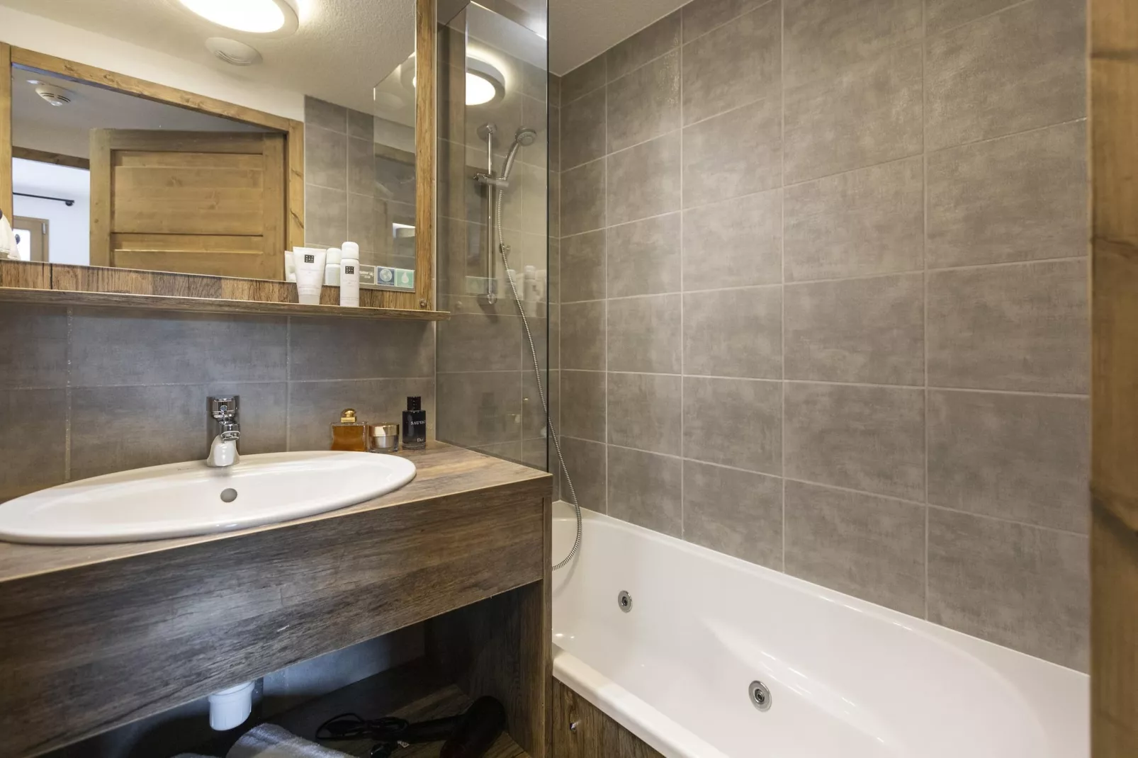 LES DEUX ALPES_S10V-Badezimmer