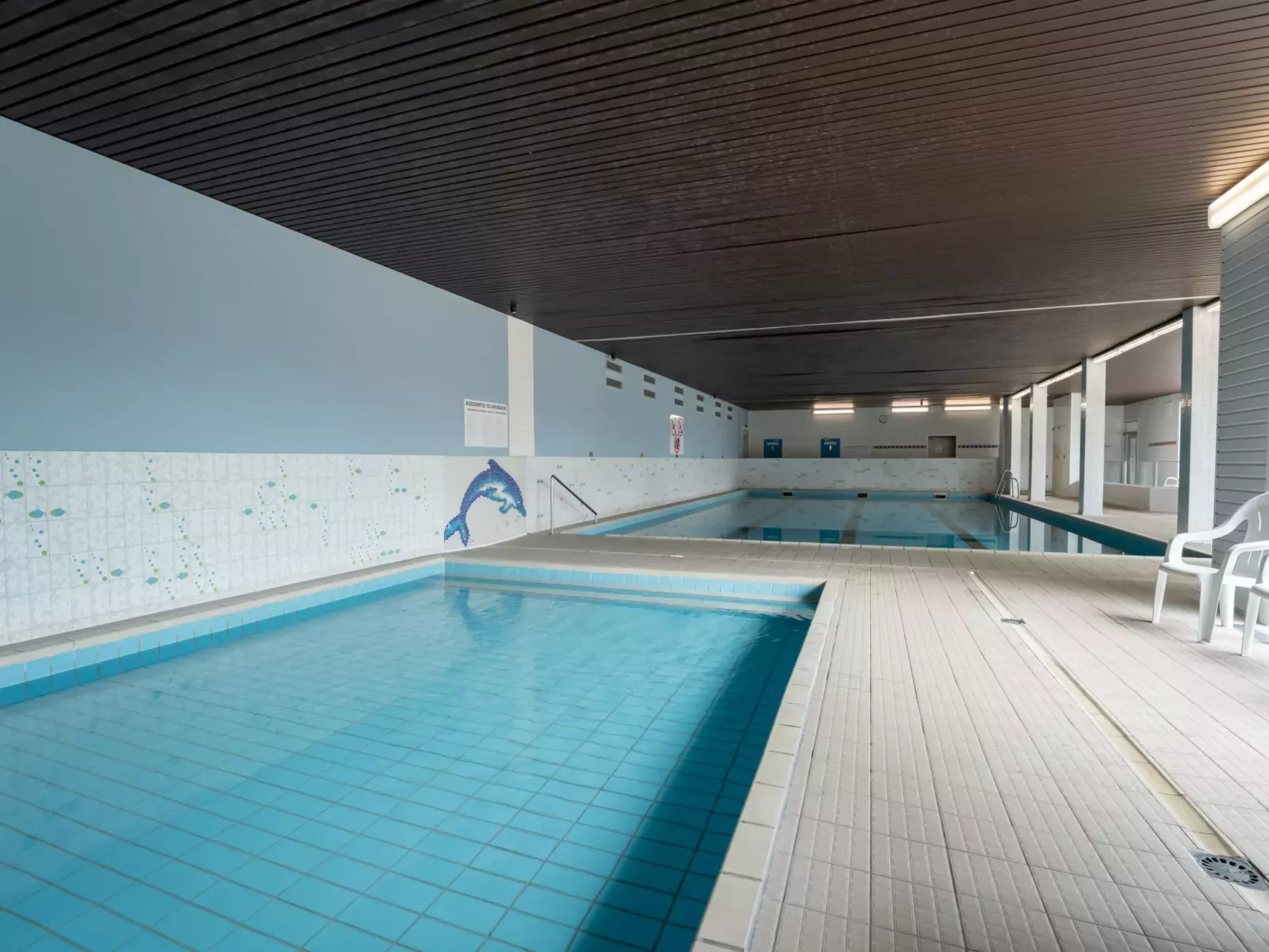 Cosy @ the beach studio with pool-Inside